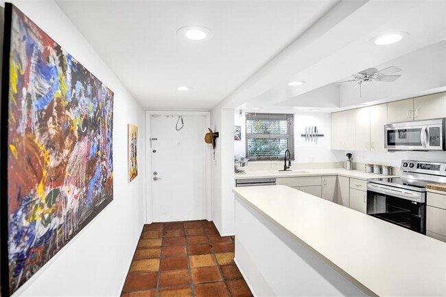 Building Photo - 1212 SE 2nd Ct