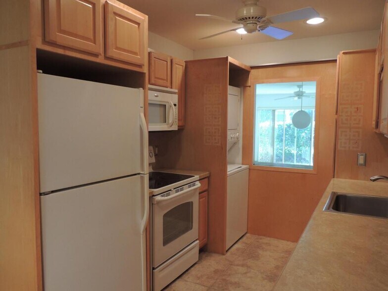 Building Photo - 2381 Papaya Dr