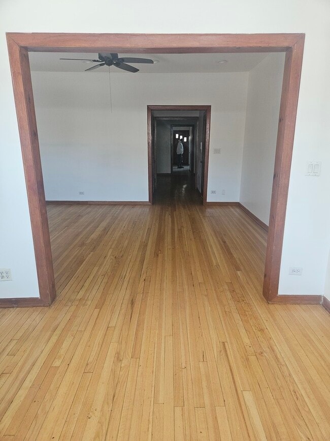 Building Photo - 4839 N Lawndale Ave