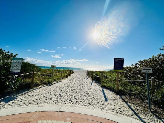 Building Photo - 2555 Collins Ave