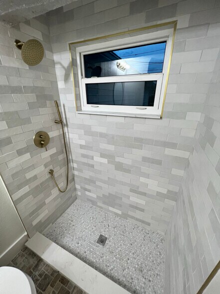 Building Photo - 5137 Dartmouth Ave N