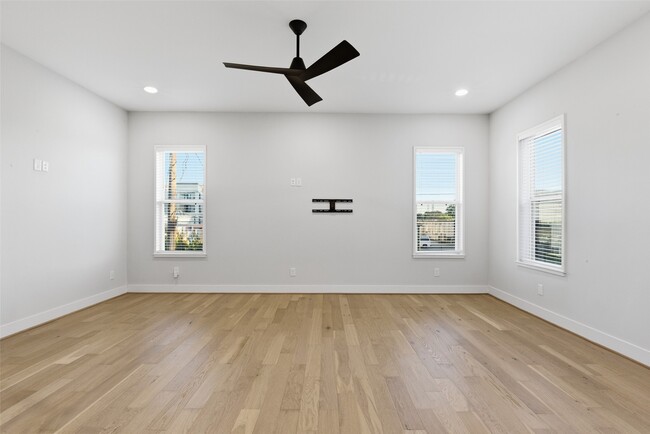 Building Photo - 2204 Lou Ellen Ln