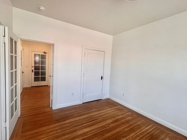 Building Photo - Fully Renovated Bright Corner Apartment wi...
