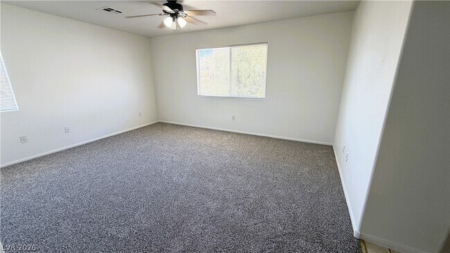 Building Photo - 2424 Predera Ave