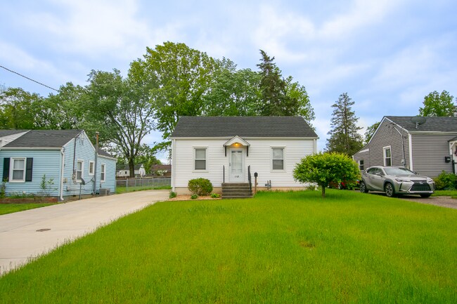 Building Photo - 1518 McKay Ave