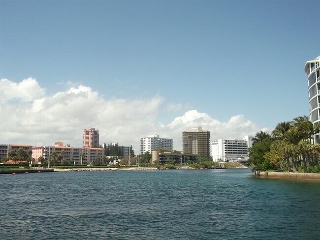 Building Photo - 951 De Soto Rd