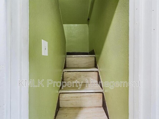 Building Photo - 187 W Long St