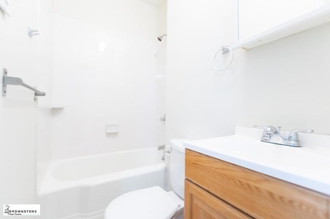 Building Photo - 662 6th Ave