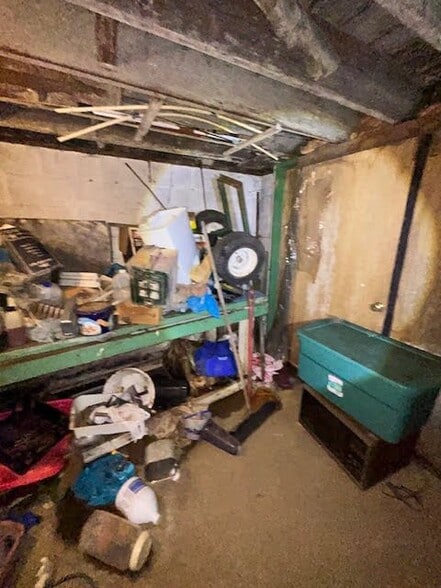 Building Photo - 342 S Dade Ave