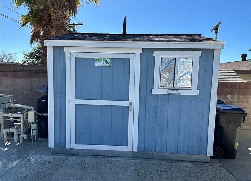 Building Photo - 979 N Gardena Ave