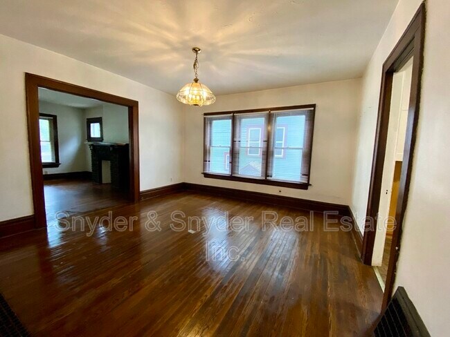 Building Photo - 400 Cloverdale Ave