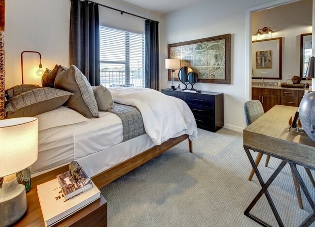 Building Photo - 221 W Lancaster-4244