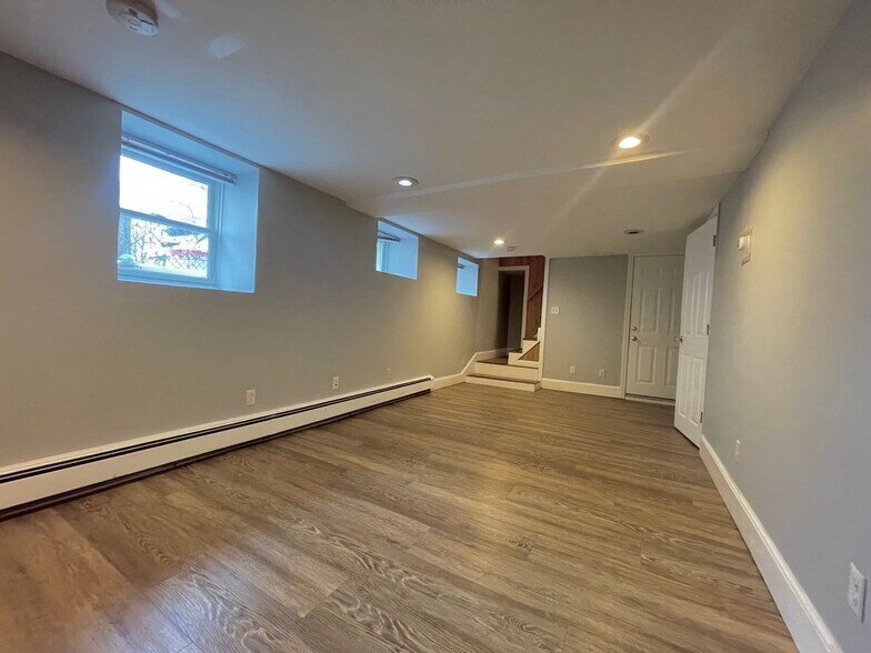 Building Photo - 31 Wheatland St