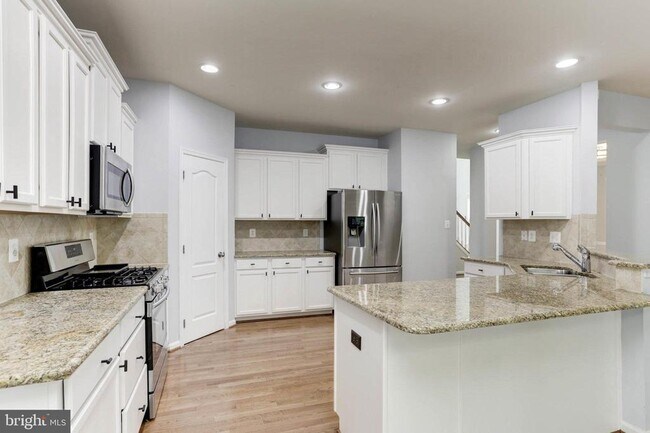 Building Photo - 6935 Heritage Crossing