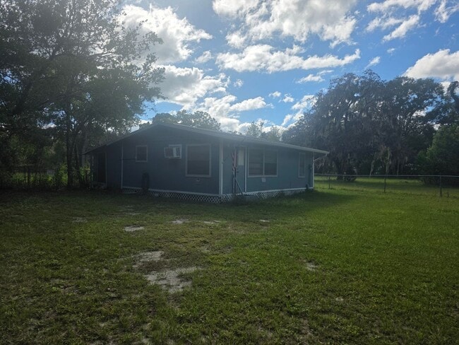 Building Photo - Adorable 2 bedroom 1 Bathroom House