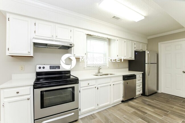 Building Photo - 3 Bedroom Pet-Friendly Home in High Point,...