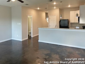 Building Photo - 6938 Crestway Rd