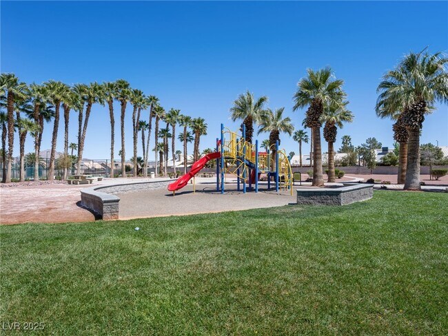 Building Photo - 4749 Califa Dr