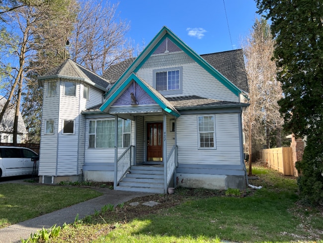 Primary Photo - 927 E 6th St