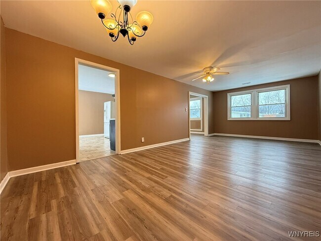 Building Photo - 52 Carol Ln