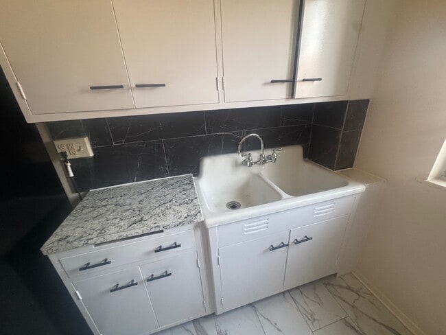 Building Photo - 1409 Metropolitan Ave