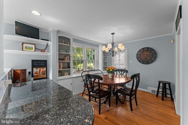 Building Photo - 507 Meadowbrook Cir