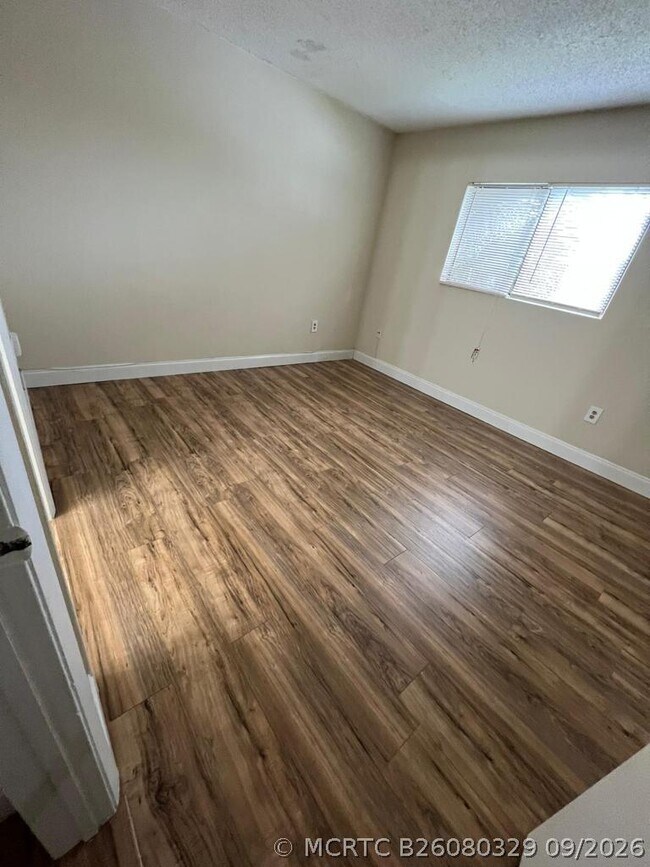 Building Photo - 9458 Palm Cir S