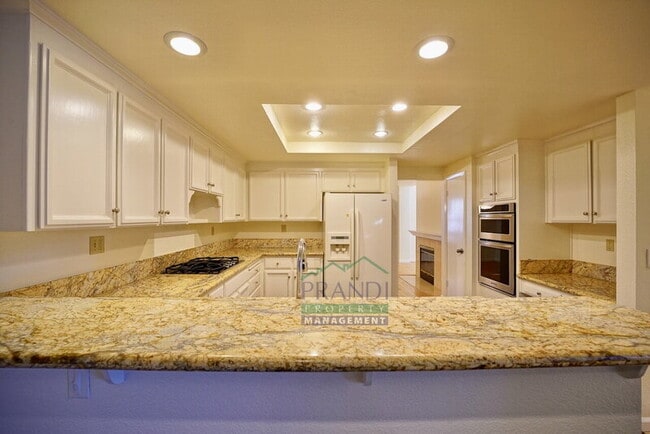 Building Photo - 5 Partridge Ct