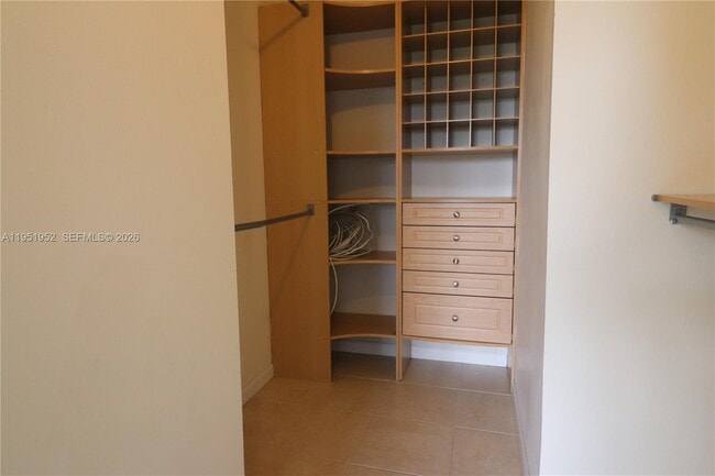 Building Photo - 6020 W Sample Rd