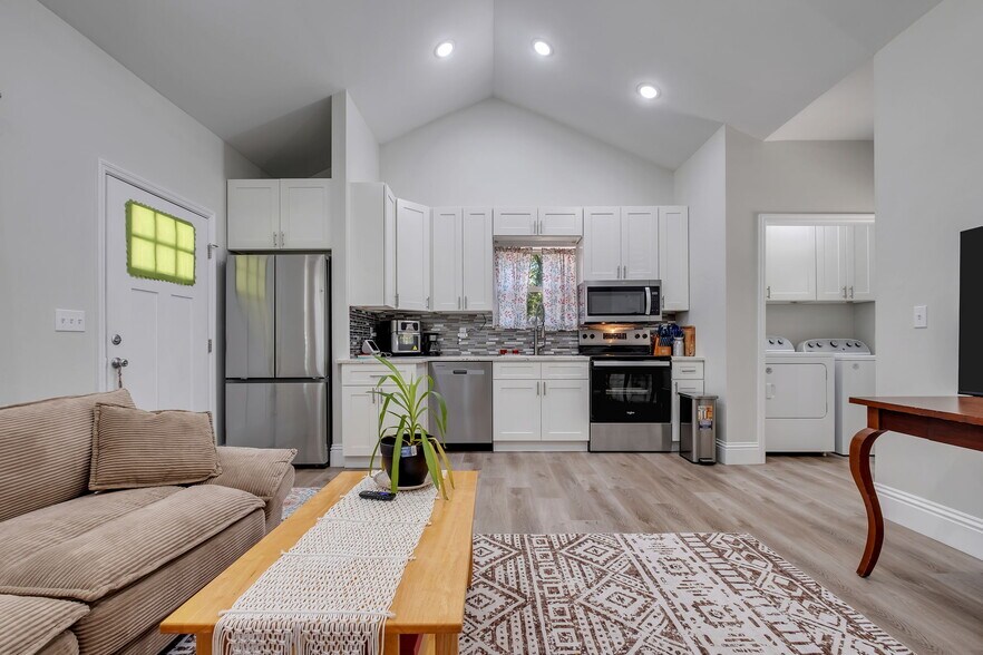 Building Photo - 15 Arapaho Trl