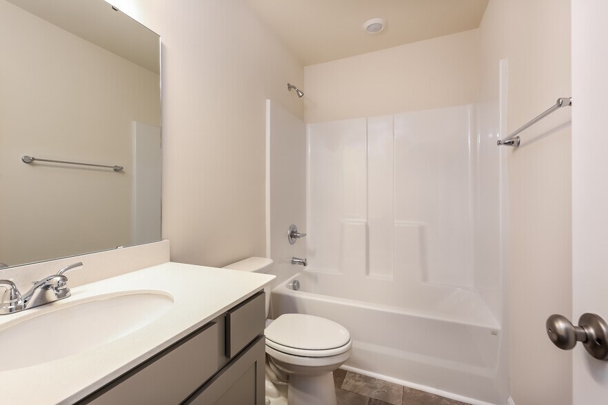 Building Photo - 704 Millsgate Cir