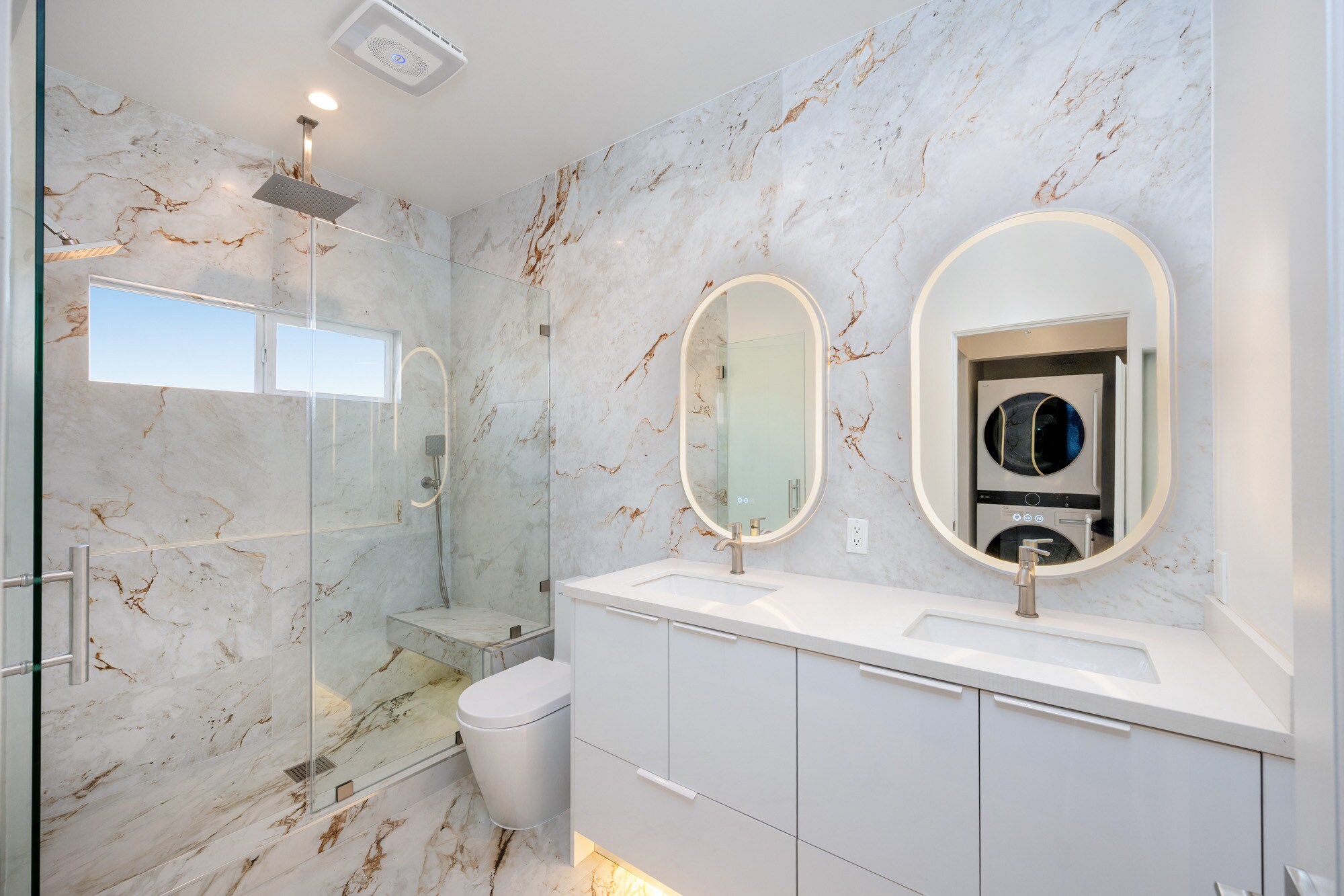 Bathroom/Shower - 1448 S Holt Ave