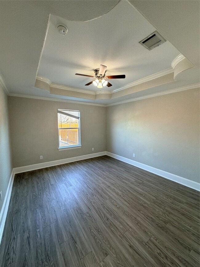 Building Photo - 2005 Pasadena Blvd