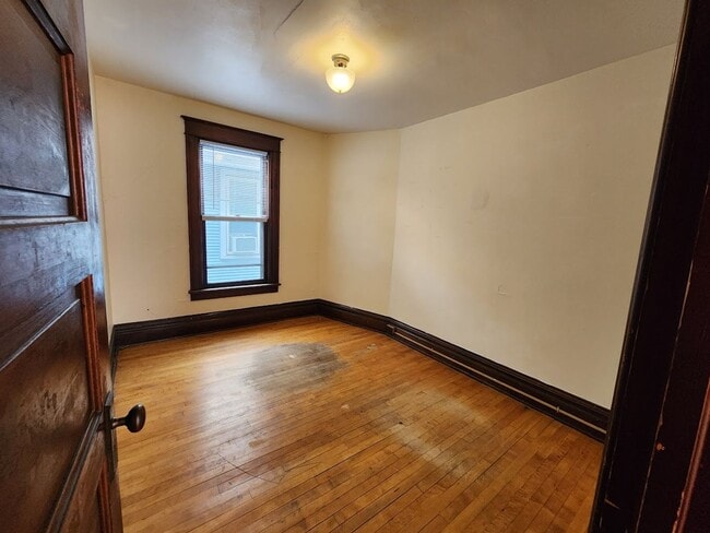 Building Photo - Williamson Tri-plex