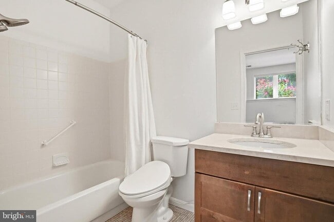 Building Photo - 638 Oakland Hills Dr