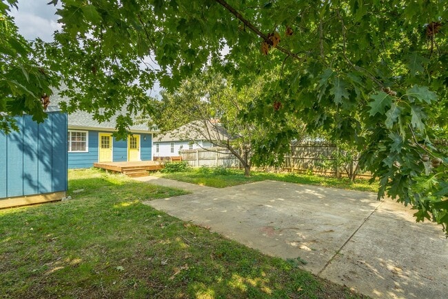 Building Photo - 3 bedroom, 2 bathroom home in the Southside!