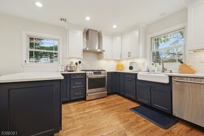 Building Photo - 17 Edison Dr