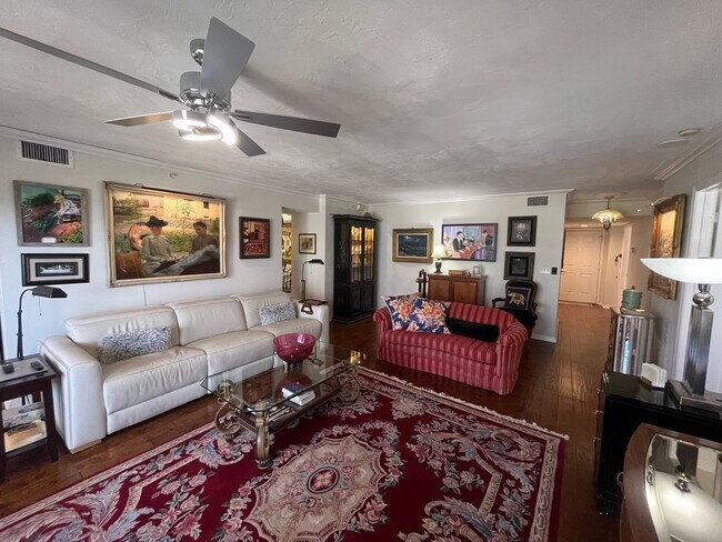 Building Photo - Beautiful Condo with Amazing Views