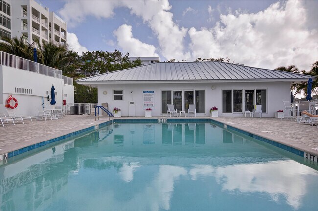 Building Photo - 3114 S Ocean Blvd