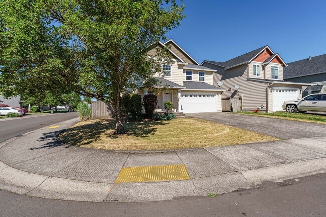Building Photo - Your Next Home Awaits! 4BR/2.5BA with Fenc...