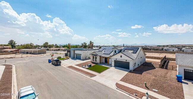 Building Photo - 805 Mormon Tea Dr