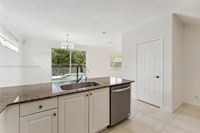 Building Photo - 7423 NW 70th Ave