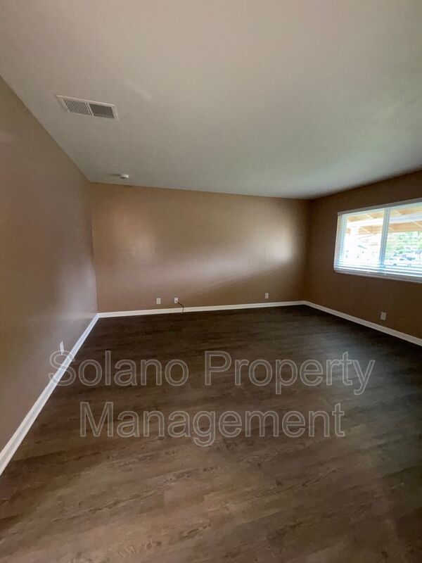 Building Photo - 1992 Oxford Dr