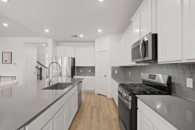 Building Photo - 9405 Vis Fls Trce