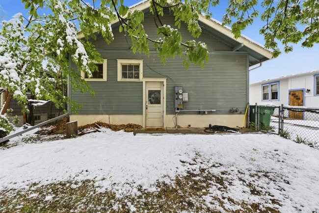 Building Photo - Cozy 1-Bed 1-Bath Basement Apartment blocks from CSU!