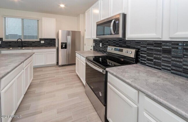 Building Photo - 7259 N 125th Dr