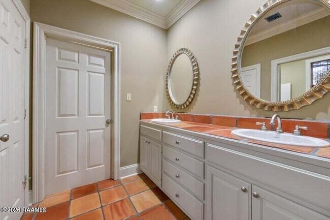 Building Photo - 104 Richardson Ave