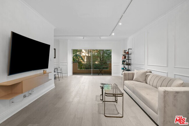 Building Photo - 1131 Alta Loma Rd