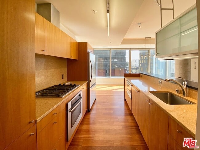 Building Photo - 1155 S Grand Ave