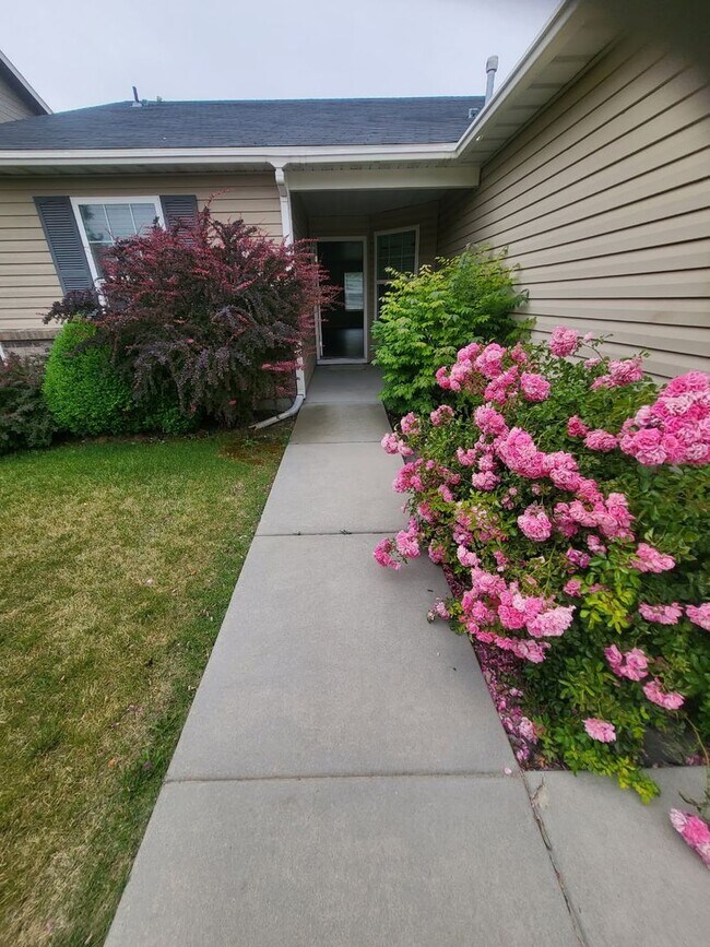 Building Photo - Lovely Meridian home